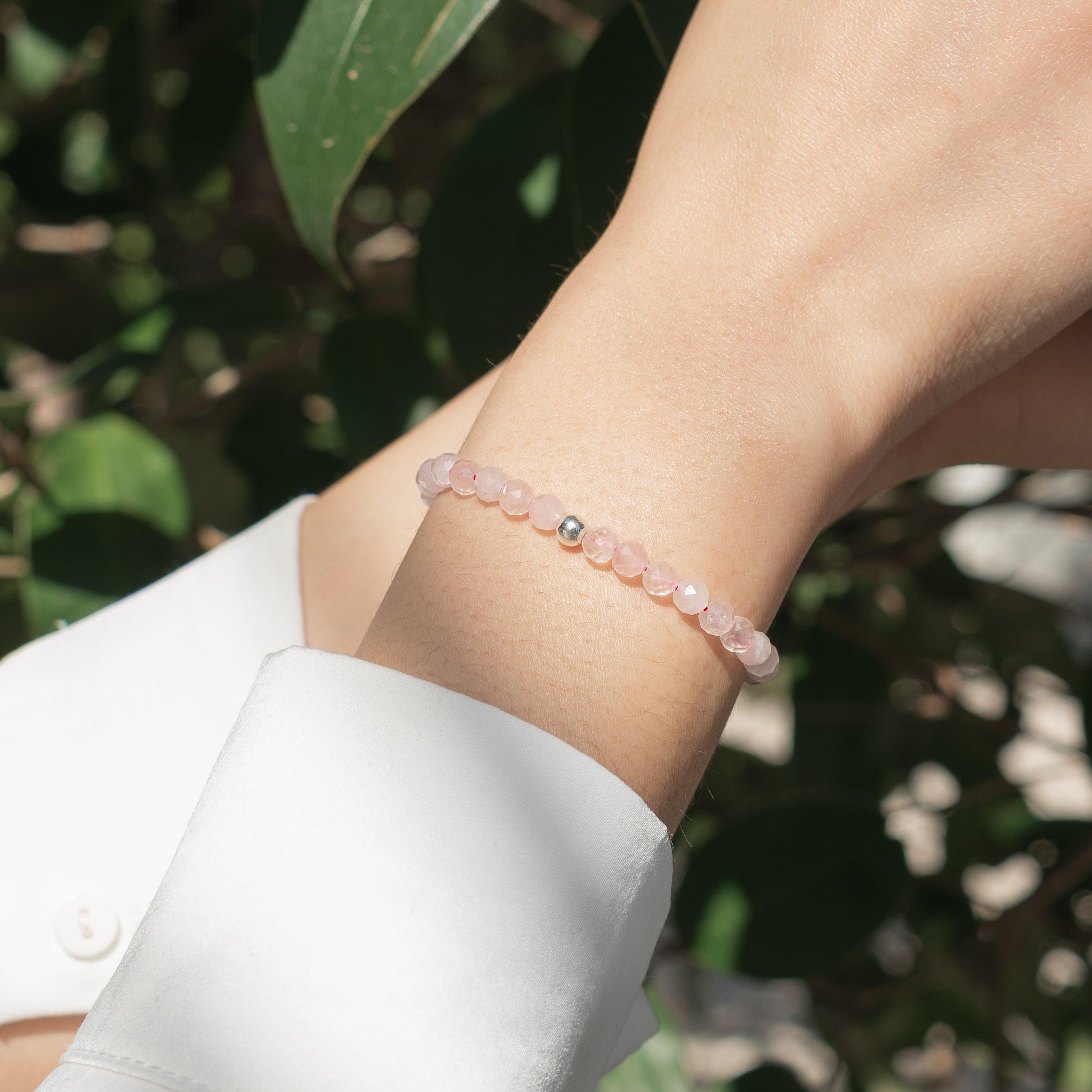 Bracelet en Quartz Rose Facetté 4mm avec Perle en Argent 925 - Amour et Harmonie Émotionnelle