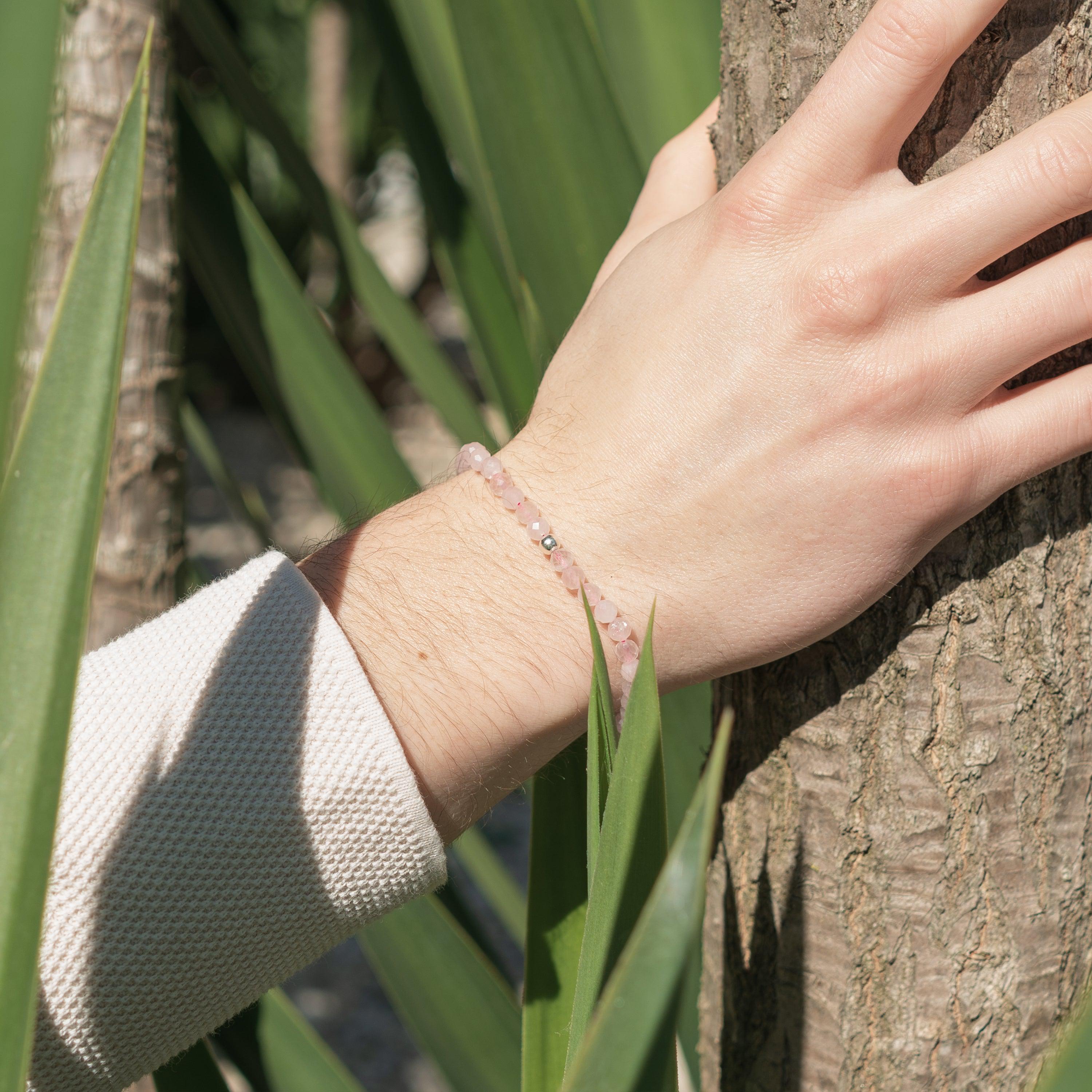 Bracelet en Quartz Rose Facetté 4mm avec Perle en Argent 925 - Amour et Harmonie Émotionnelle